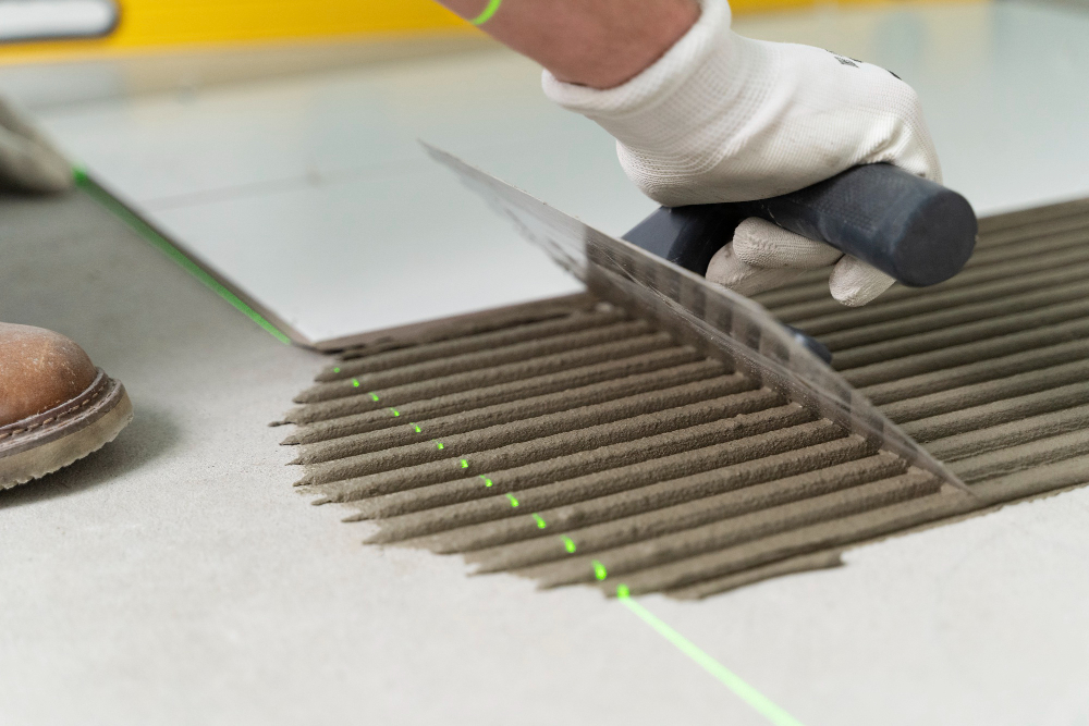 tiler-working-renovation-apartment (1)